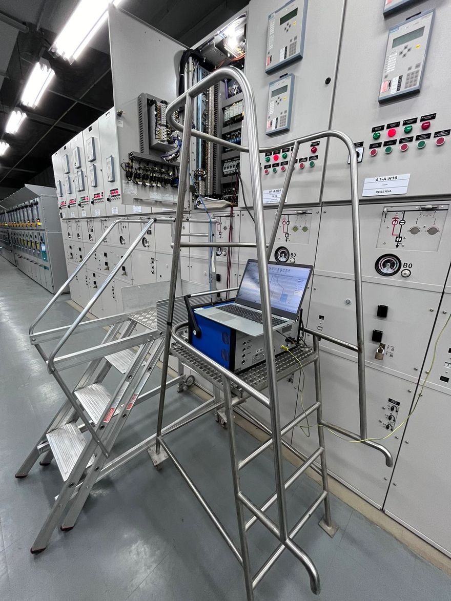 Ensaios em relés SIEMENS
